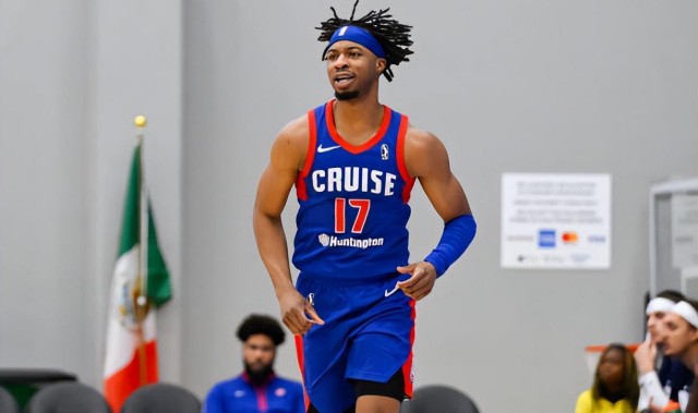 马刺用训练营合同签下前活塞雄鹿侧翼球员，他估计还是很难留队？